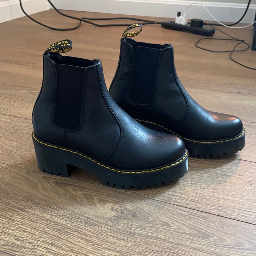 Doc Martens size 7 platform rometty boots